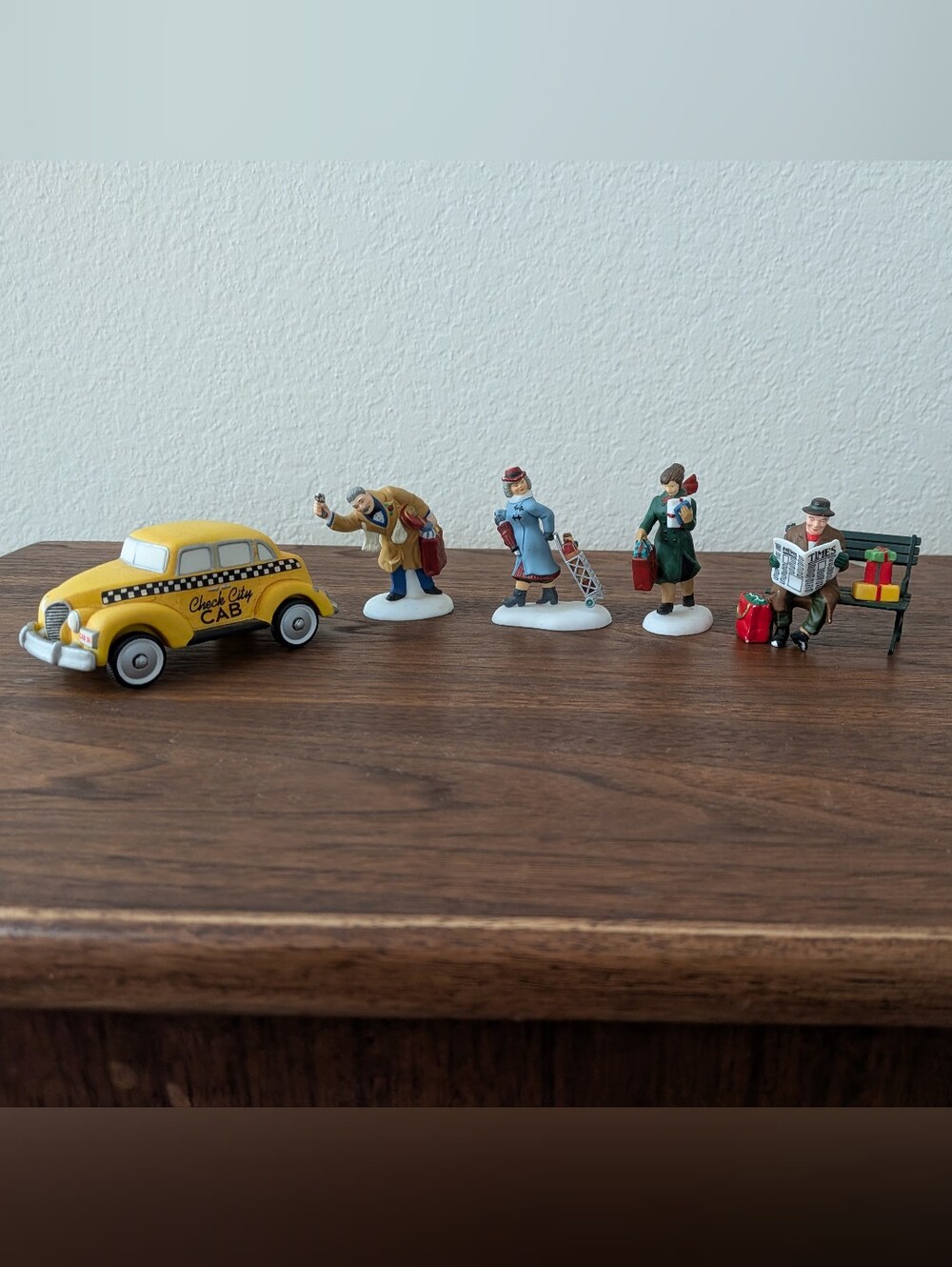 Department 56 2000 Christmas In The City Series Hailing A Cab Set Of 3 56.58961